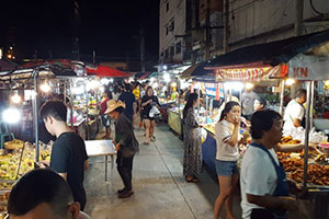 เจ-เจ ตลาดนัดกลางคืน ตลาดสถานีรถไฟ