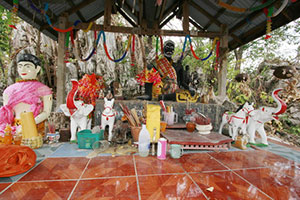 วัดเขาถ้ำเทพพนม