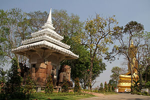 วัดพระพุทธบาทเขากระโดง วัดพระพุทธบาทเขากระโดง