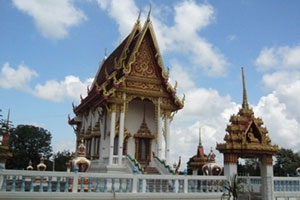 วัดสระสี่เหลี่ยม
