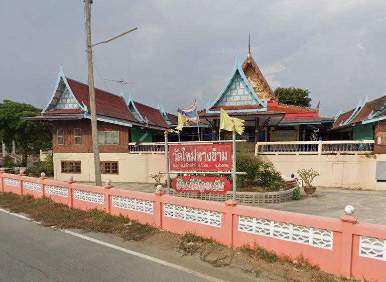 วัดใหม่ทางข้าม