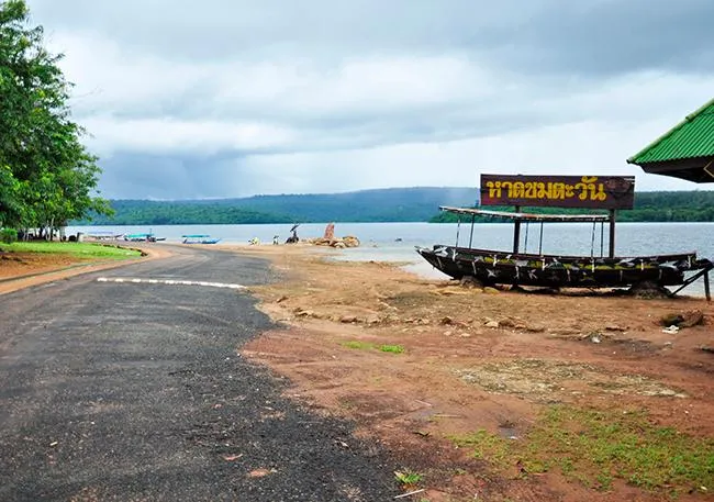 Chom Tawan Beach