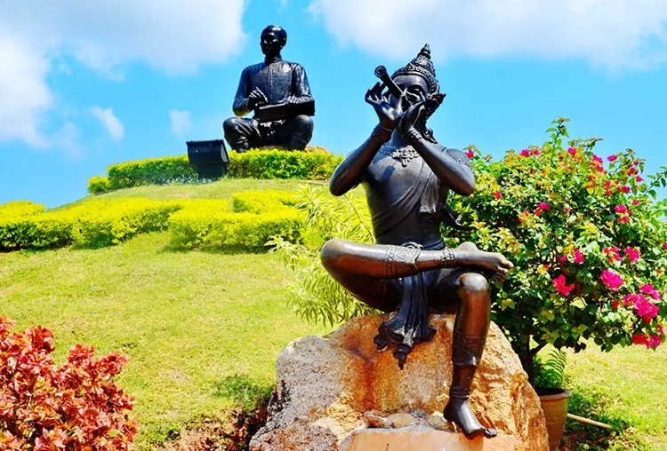 Sunthon Phu Monument