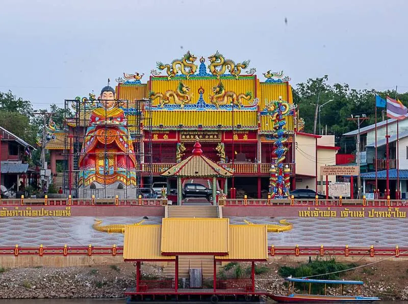 Chao Pho Thepharak Shrine-Chao Mae Thapthim Chao Pho Thepharak Shrine-Chao Mae Thapthim