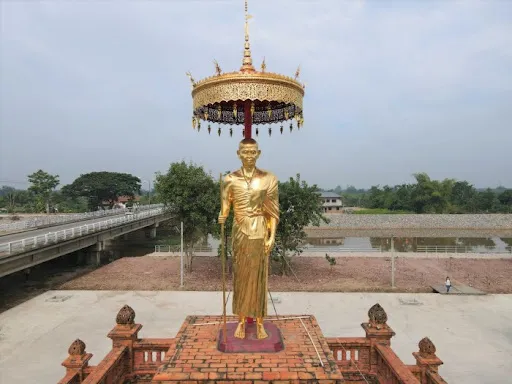 Kruba Sriwichaiyachana Monument Kruba Sriwichaiyachana Monument