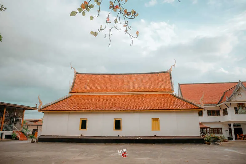 Wat Nakhon Thai Wararam (Wat Hua Rong)