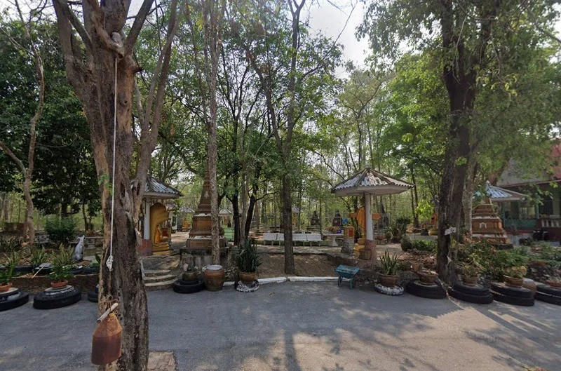 Wat Sa Song Phi Nong