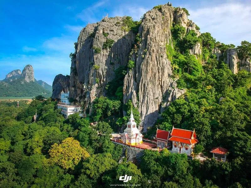 Wat Suwan Khiri Pidok (Wat Khao Takra Thong) Wat Suwan Khiri Pidok (Wat Khao Takra Thong)
