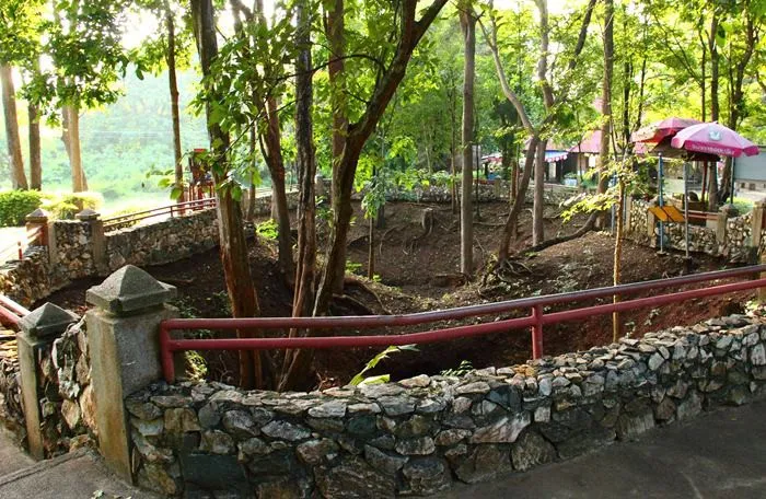 Bo Lek Nam Phi Folk Museum