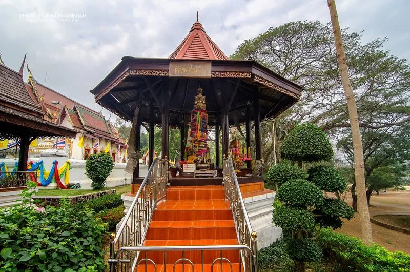 Luang Pho Lak Muang
