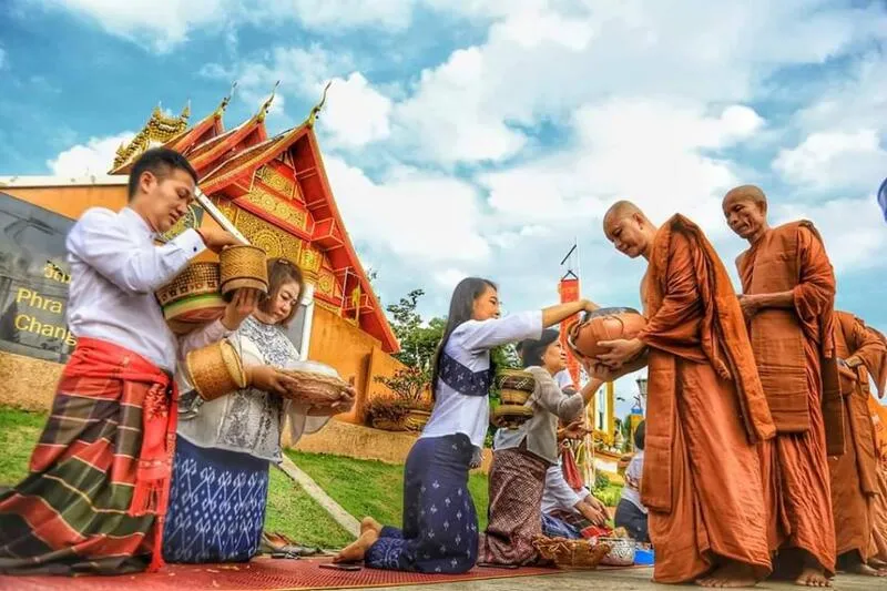 Tak Bat Tevo Tradition Tak Bat Tevo Tradition
