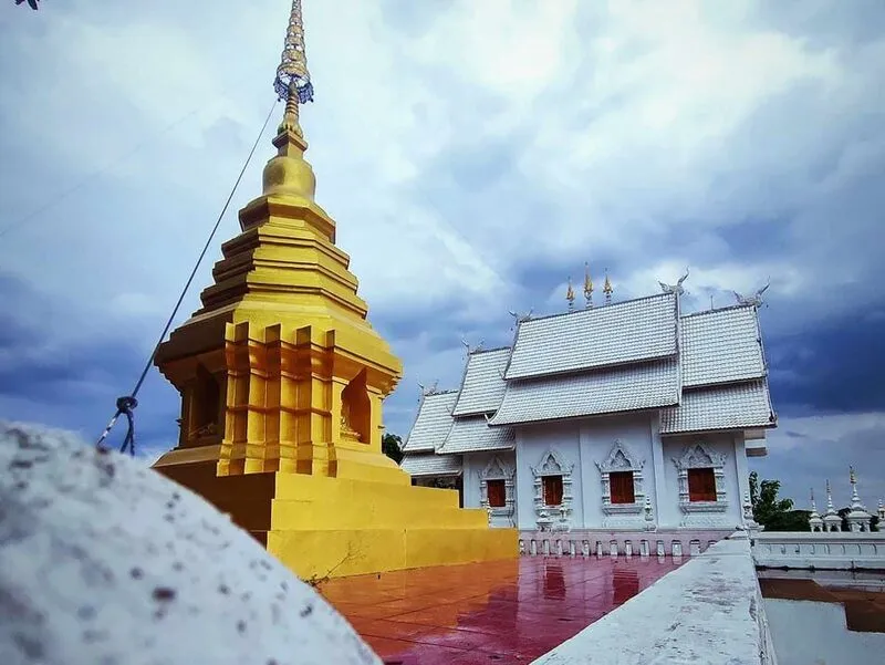 Wat Phra That Sisaket
