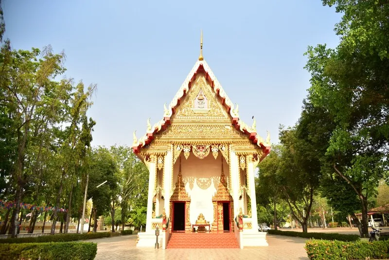 Wat Rat Sattha Tham (Wat Pak Khwae)
