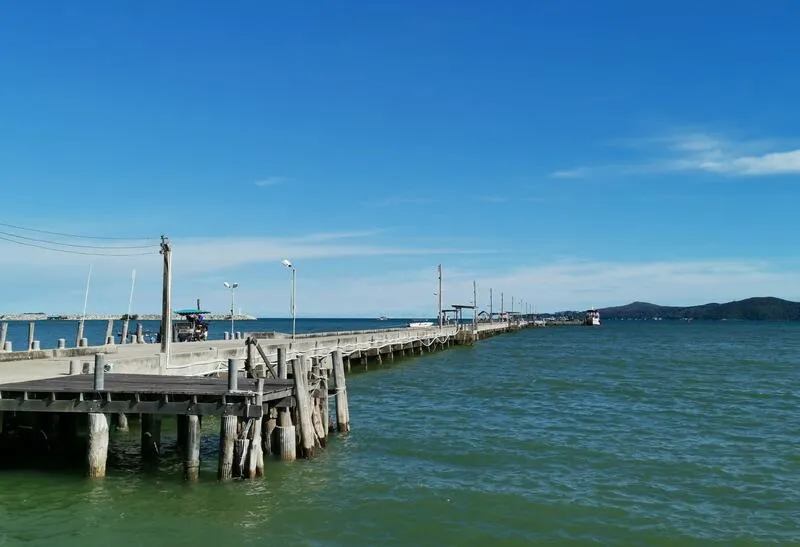 Ban Phe Pier