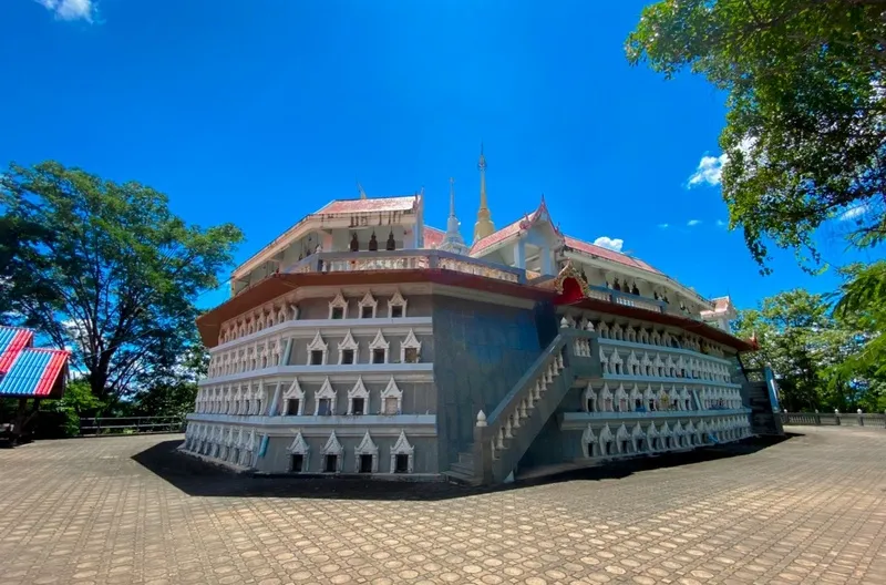 Wat Khao La Nam