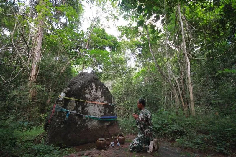 (Khao Yak Rock Relief