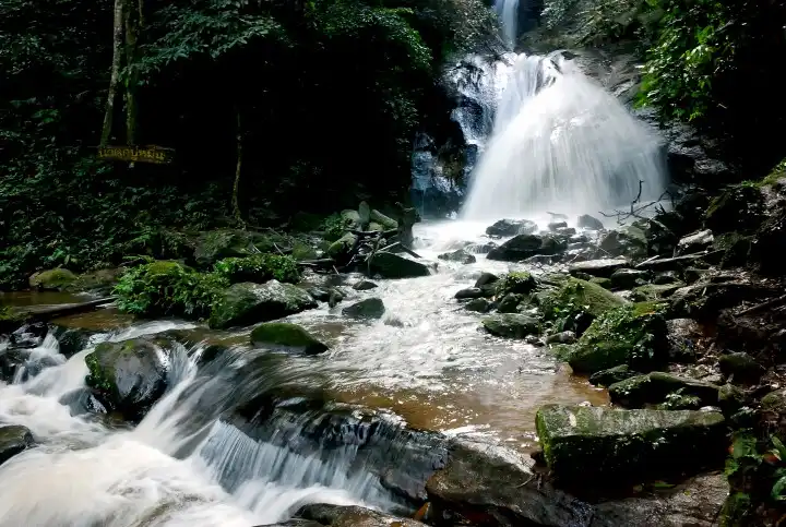 Poo Mueng Waterfall Poo Mueng Waterfall