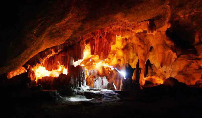 Pha Daeng Cave Pha Daeng Cave