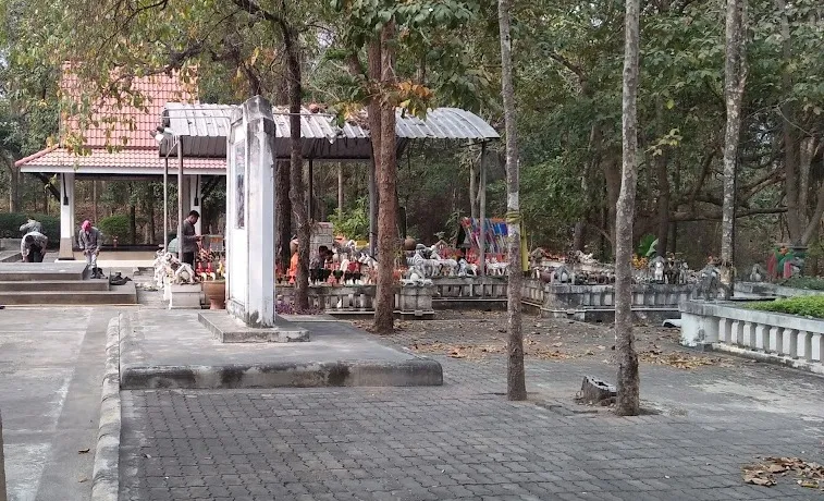Chao Pho Nam Dip Shrine