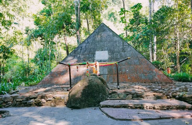 Phranang Ruea Lom Pyramid