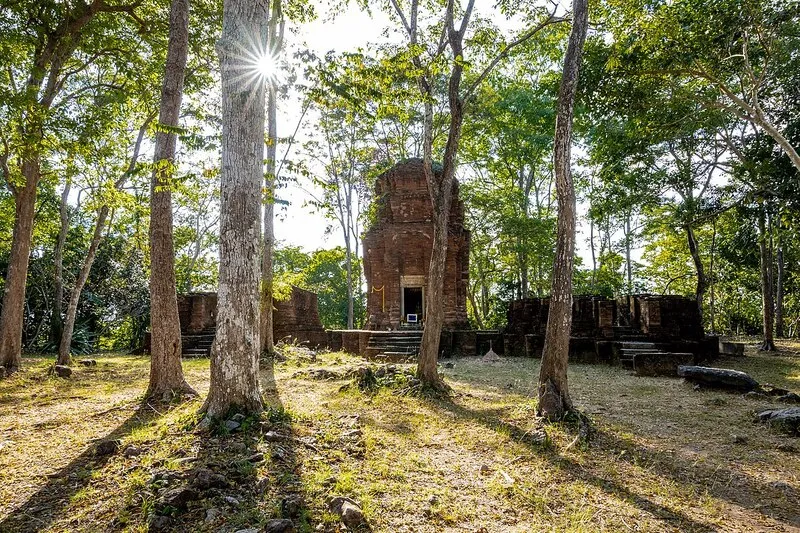 Prasat Khao Noi Si Chomphu