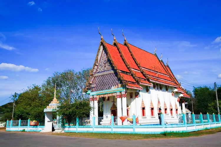 Wat Nakhon Tham (Wat Sralop) Wat Nakhon Tham (Wat Sralop)