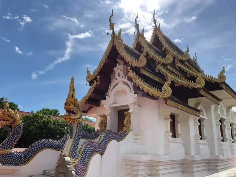 Wat Mon Chom Tham Wat Mon Chom Tham