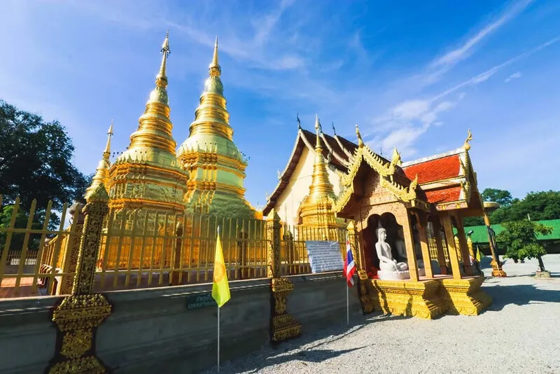 Wat Phra That Ha Duang