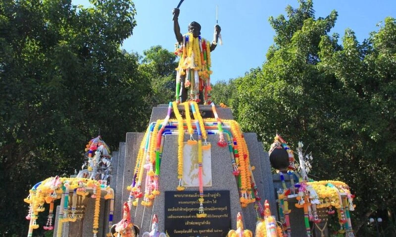 Chao Phor Phaya Kamlue Monument