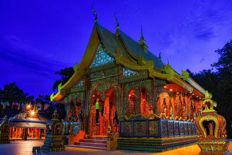 Wat Khao Chawang