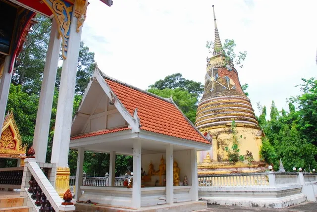 วัดเสาธงทอง