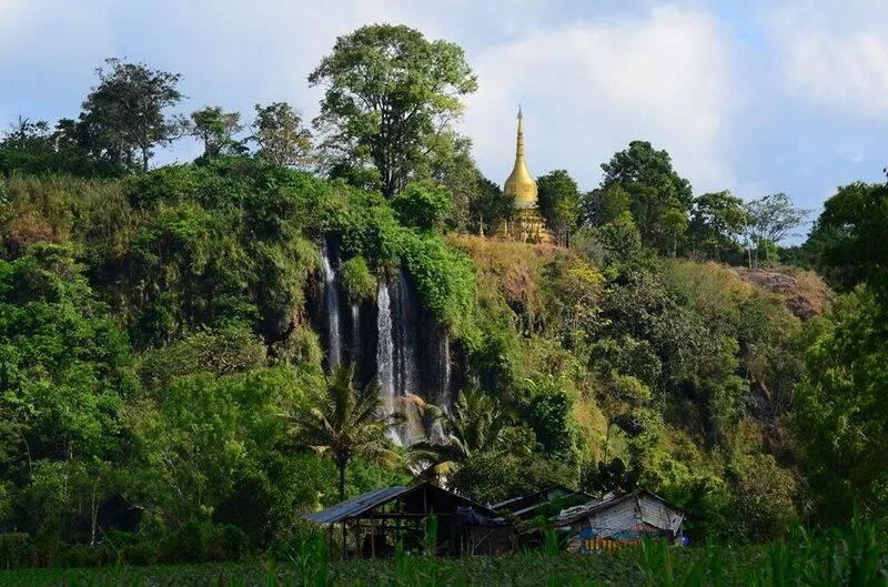 Thararak Waterfall (Pha Chan Waterfall)