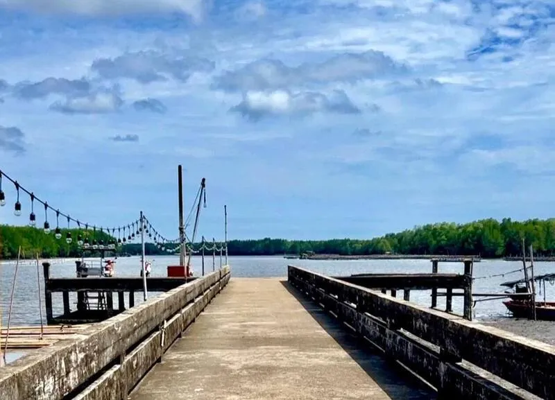 Ban Sam Ngam Pier Bridge