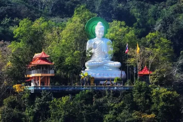 Wat Tham Pha Chom