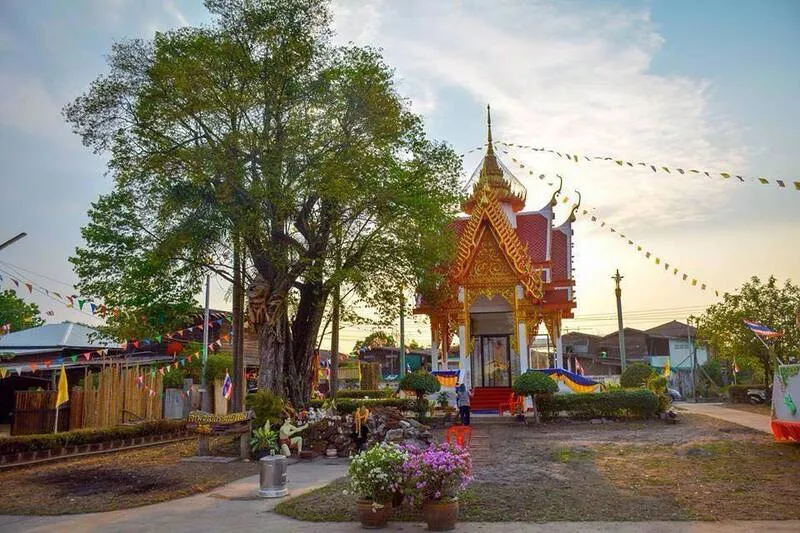 Shrine of Tham Kratai Thong
