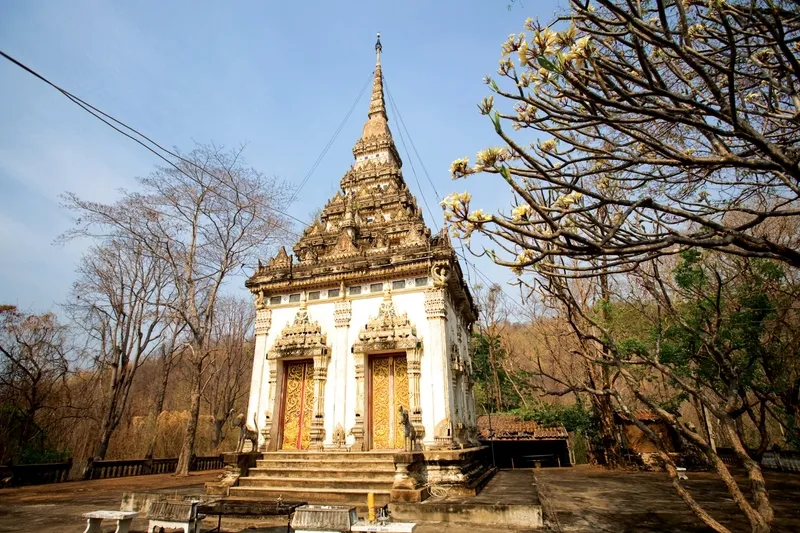 Wat Phra Phutthabat Khao Ruak