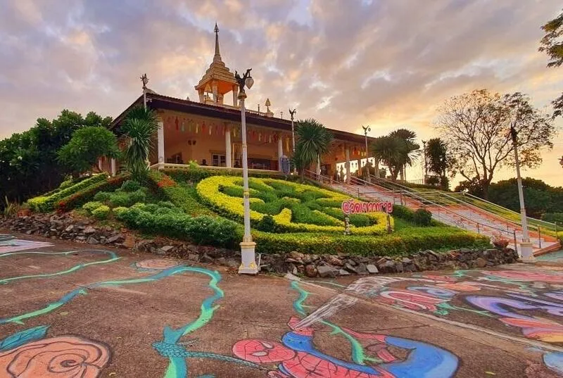 Wat Phra Phutthabat Khao Sai
