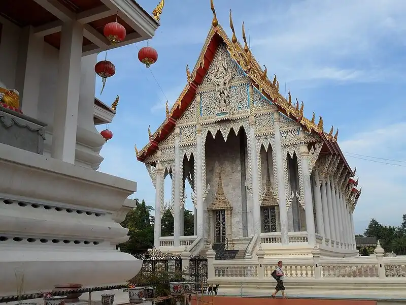วัดสนามพราหมณ์
