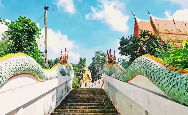 วัดเขาชมพู