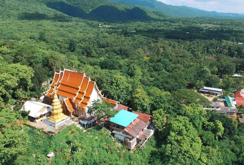 วัดพระธาตุจอมศีล