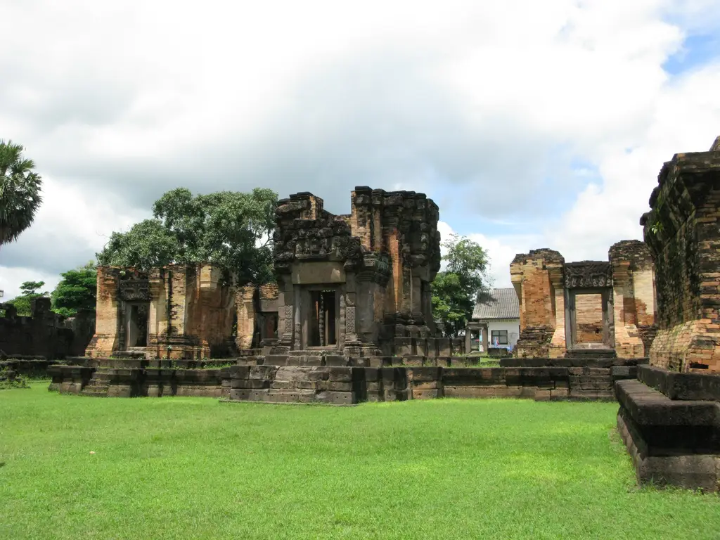 Prasat Wat Sa Kamphaeng Yai