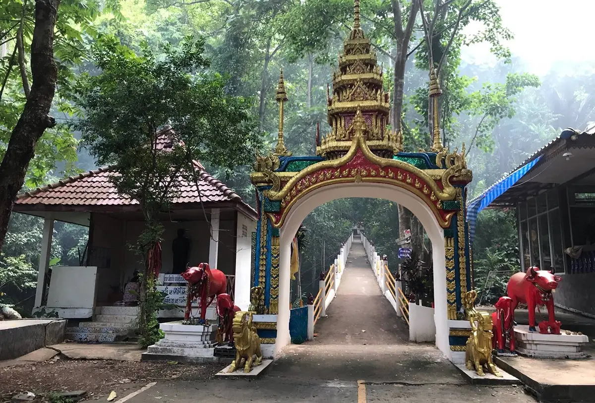 ถ้ำวัวแดง