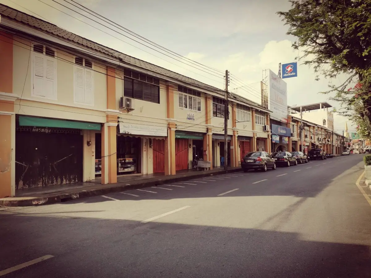Shophouses on Buriwanich Road