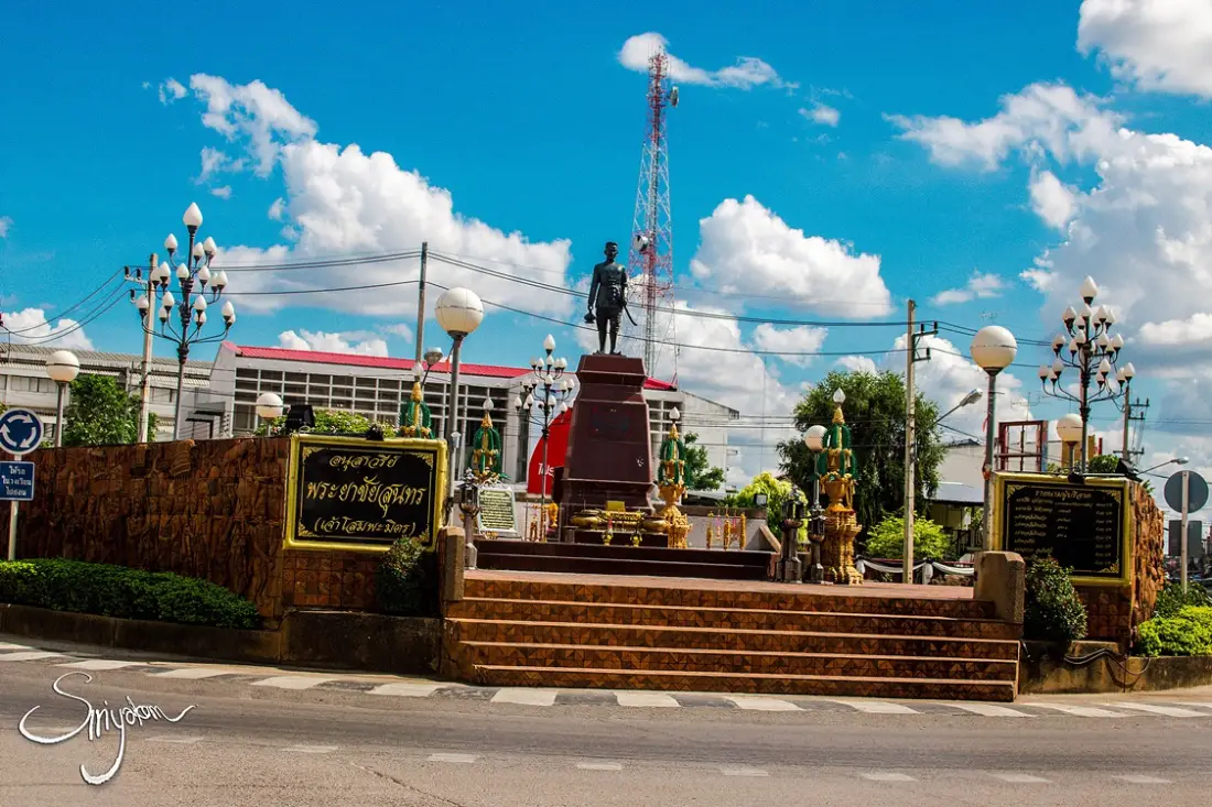 อนุสาวรีย์พระยาชัยสุนทร (ท้าวโสมพะมิตร) อนุสาวรีย์พระยาชัยสุนทร (ท้าวโสมพะมิตร)