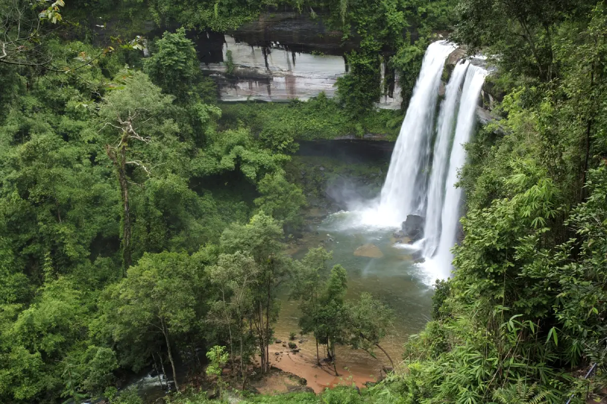อุทยานแห่งชาติภูจองนายอย จังหวัดอุบลราชธานี น้ำตกห้วยหลวงและป่าชายแดน