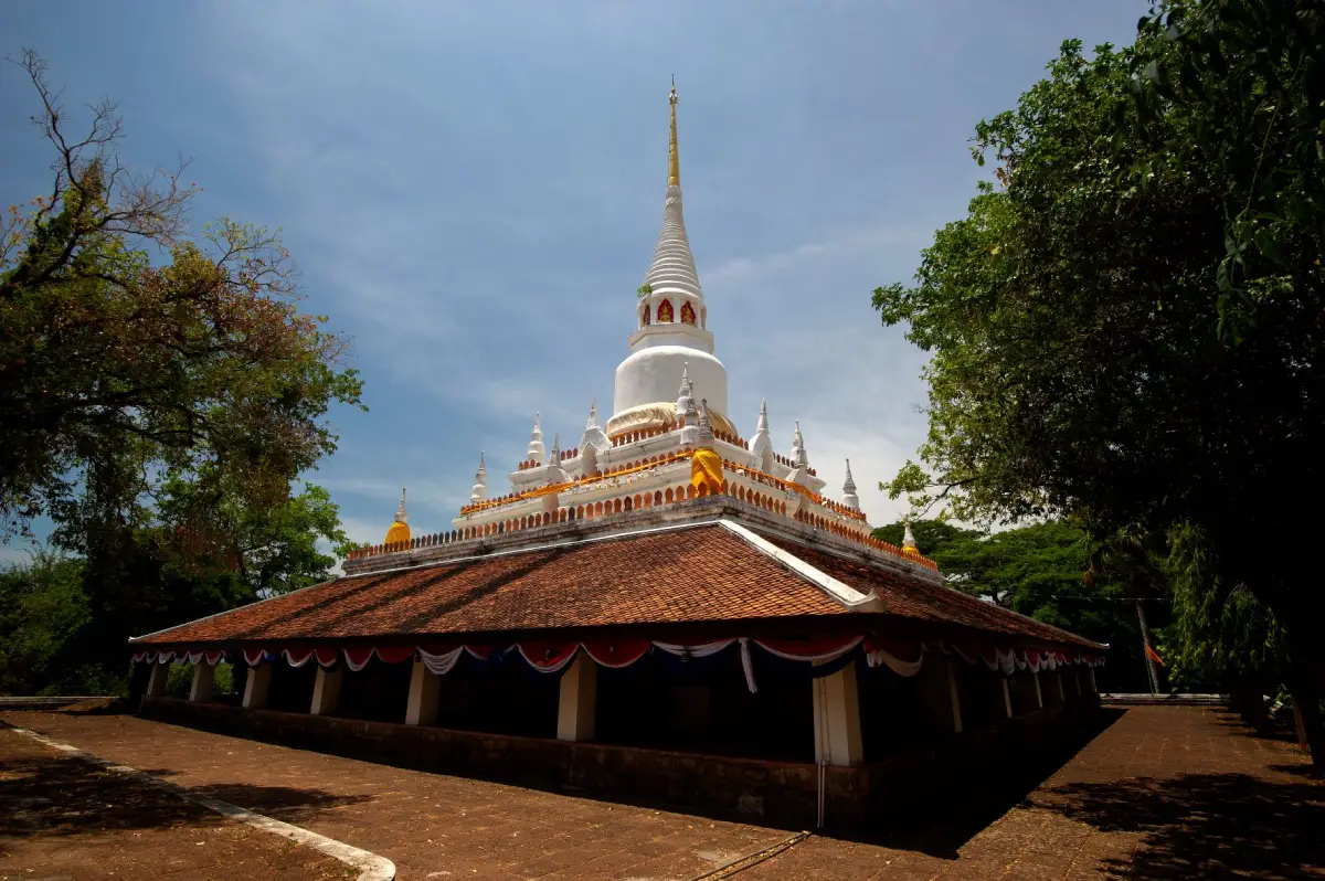 Wat Phra Ratchapraditthan Wat Pha Kho