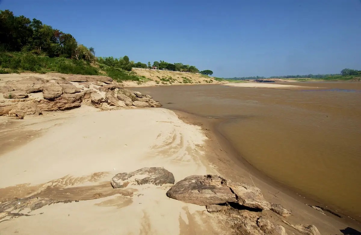 Hat Salueng Ubon Ratchathani seasonal sandy beach on the Mekong River at Ban Song Khon