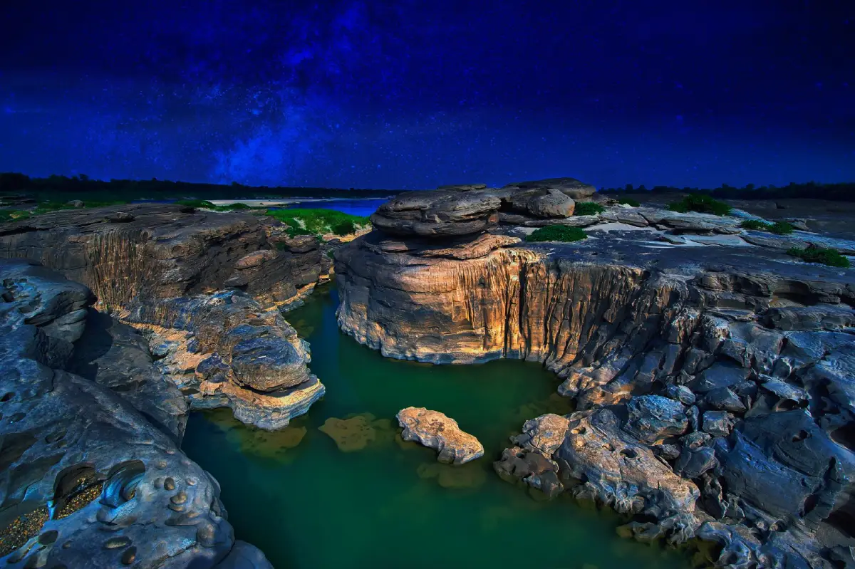 Hat Chom Dao Ubon Ratchathani Mekong rock terrace and natural pools at Na Tan
