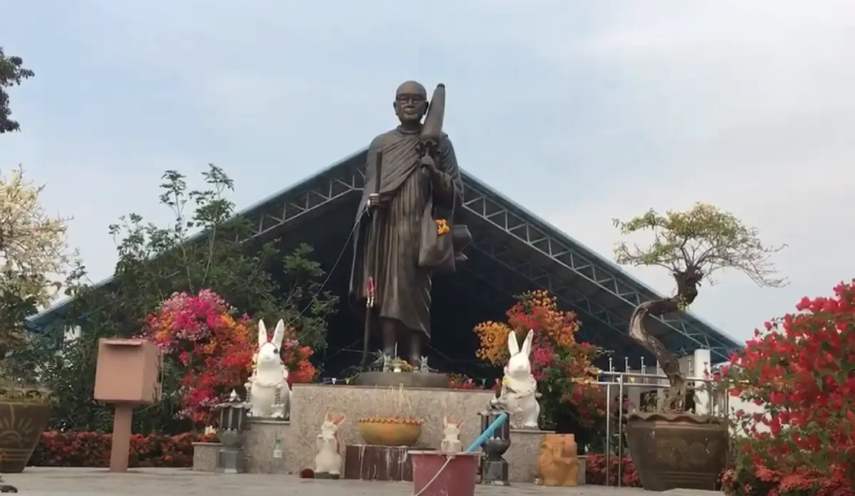อนุสาวรีย์สมเด็จอาจพุฒาจารย์