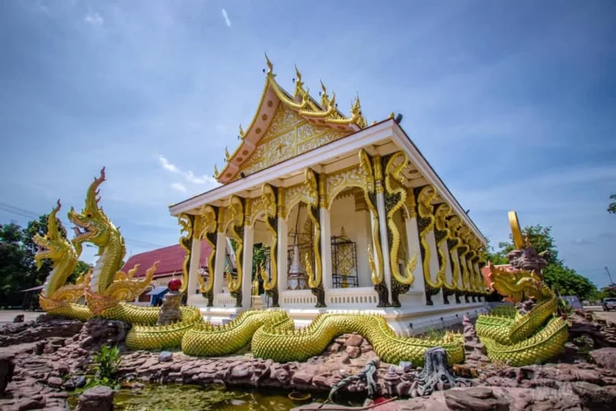 Wat Amnat Amnat Charoen